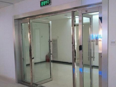 玻璃防火門結(jié)實耐用